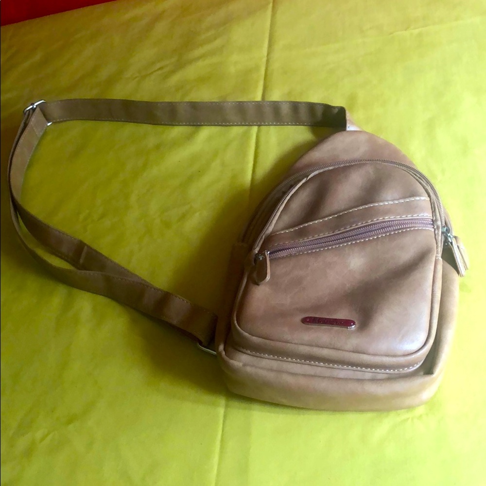 Multi Sac Tan Belt Bag with Adjustable Strap and Multiple Compartments